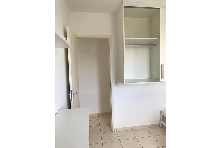 Apt with 2 bedrooms near Rib Shopping. Wifi + AC