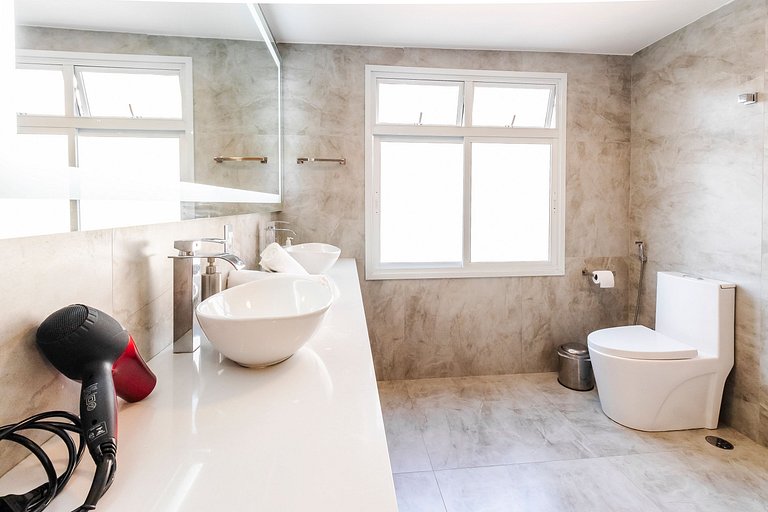 MF78_ Cobertura 300m2, alto padrão bem localizada