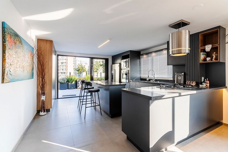 MF78_ Cobertura 300m2, alto padrão bem localizada