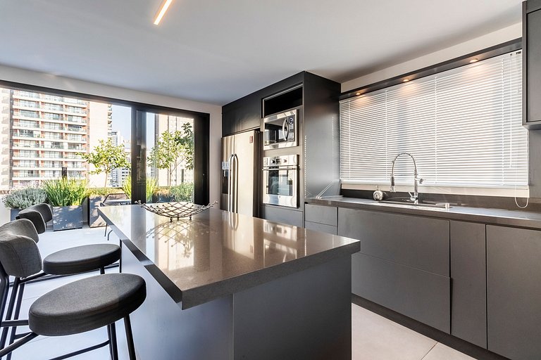 MF78_ Cobertura 300m2, alto padrão bem localizada