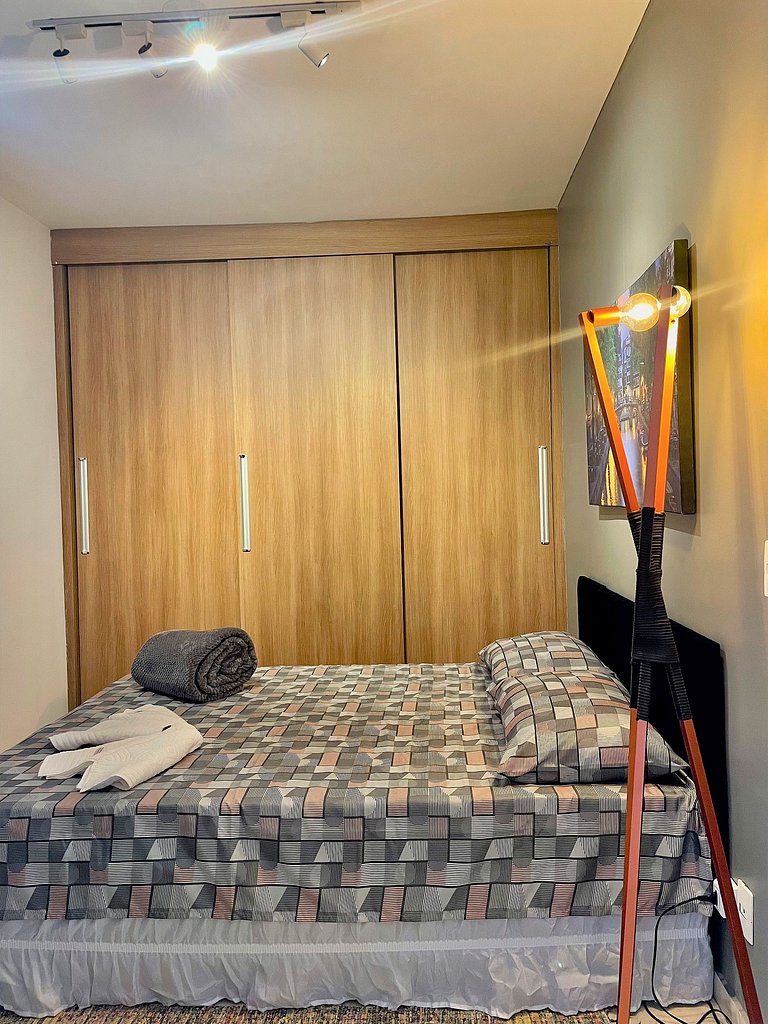Apt con suite cerca de compras AC + WIFI +Tv SMART