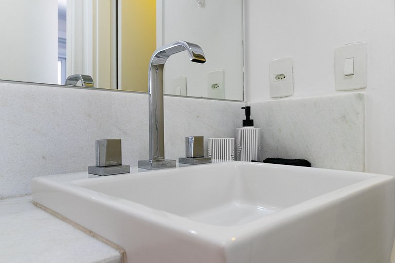 IQ123_Beautiful apartment in Modern Building with City View