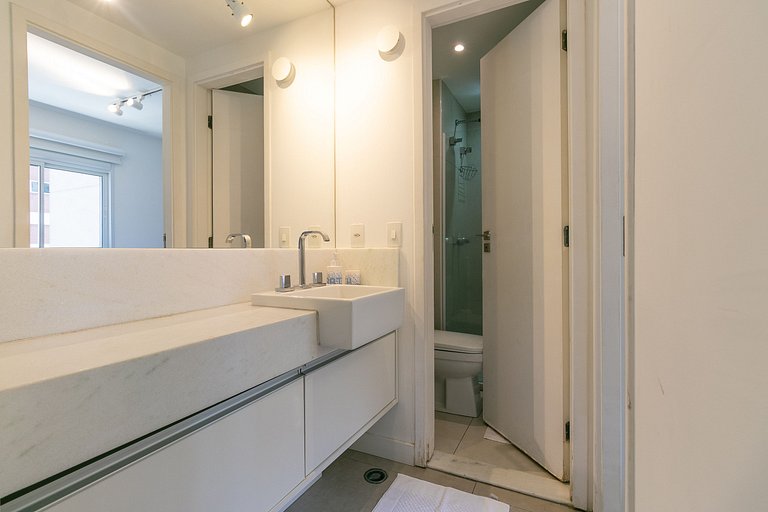IQ63_Moderno apartamento con balcón