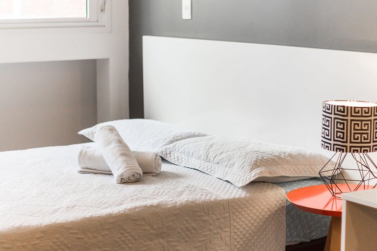 Modern, new, complete studio near Av Paulista