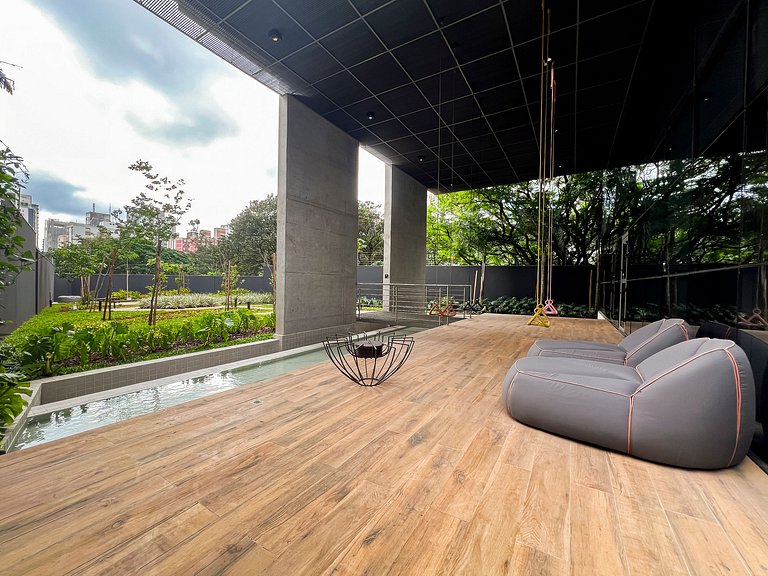 Studio em frente ao Metrô Paraíso