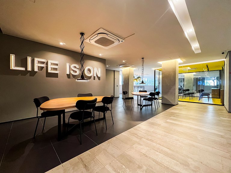 Charmoso studio ao lado da estação Paraiso