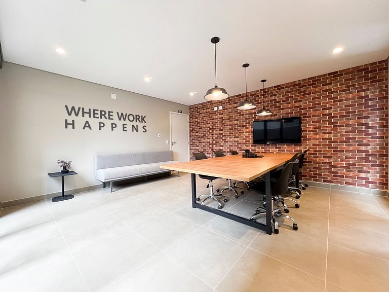 Charmoso studio com varanda na Fradique Coutinho