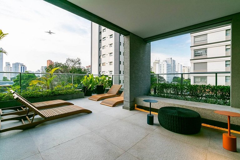 Apto novo, alto padrão, com suíte WIFI+AC+TV Smart