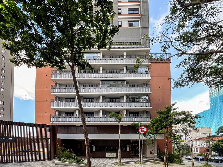 Belo stuidio ao lado do Tennis Club Paulista