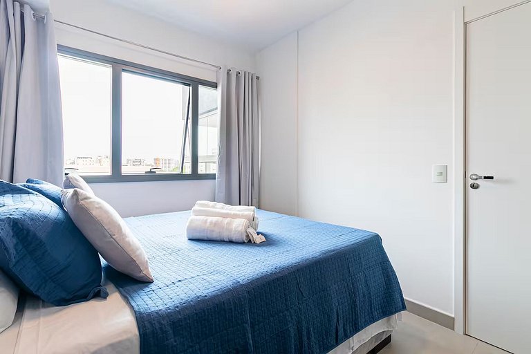 Apto novo, alto padrão, com suíte WIFI+AC+TV Smart