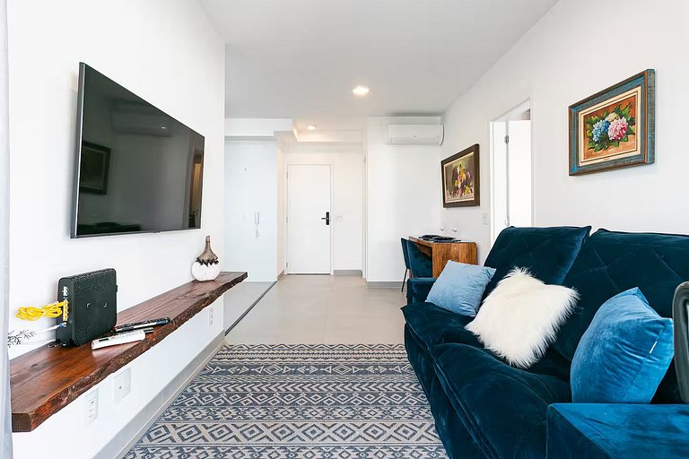 Apto novo, alto padrão, com suíte WIFI+AC+TV Smart