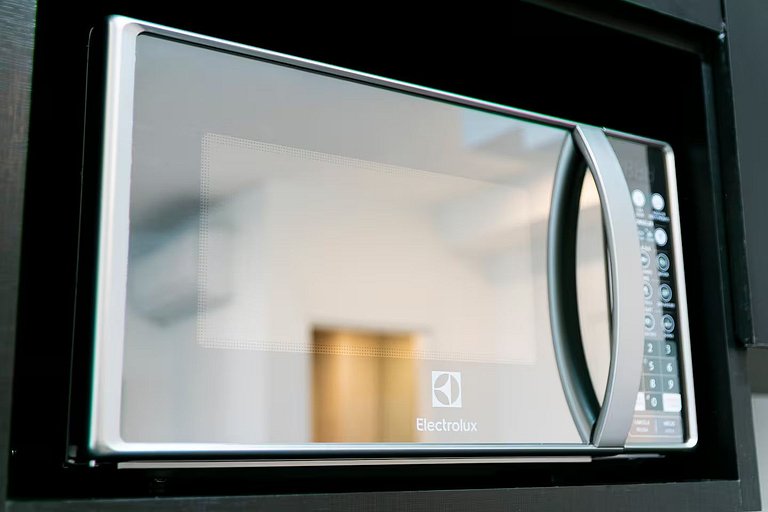 Apto novo, alto padrão, com suíte WIFI+AC+TV Smart