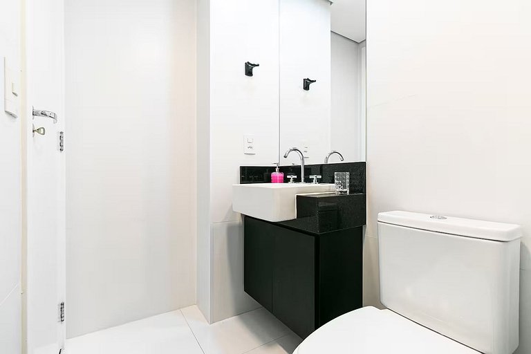 Apto novo, alto padrão, com suíte WIFI+AC+TV Smart