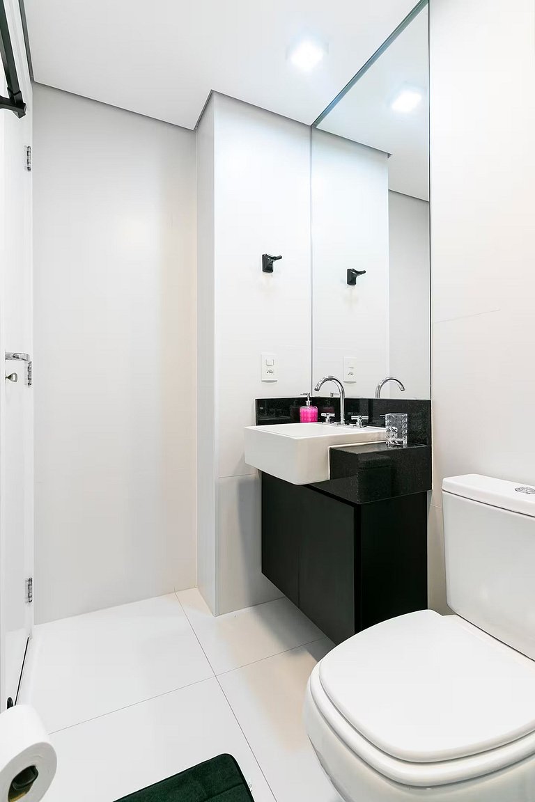 Apto novo, alto padrão, com suíte WIFI+AC+TV Smart