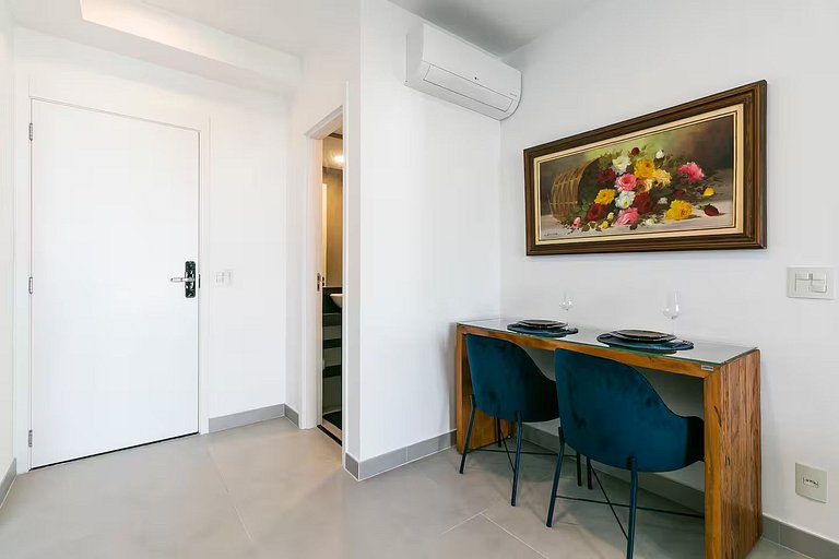 Apto novo, alto padrão, com suíte WIFI+AC+TV Smart