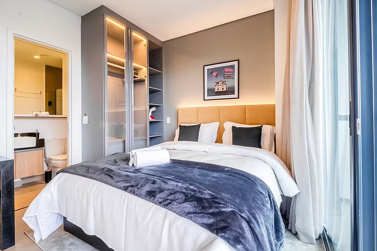 Apto novo, completo Vila Olímpia WIFI+AC+TV Smart