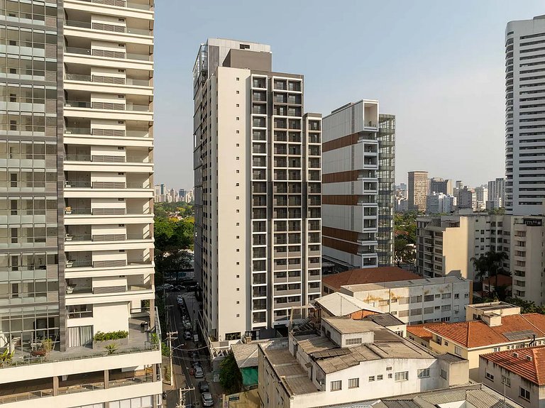 Rua dos Pinheiros | Varanda, metrô e portaria 24h