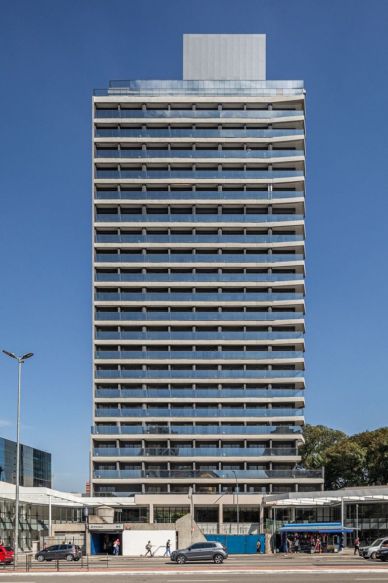 Studio em frente ao Metrô Paraíso