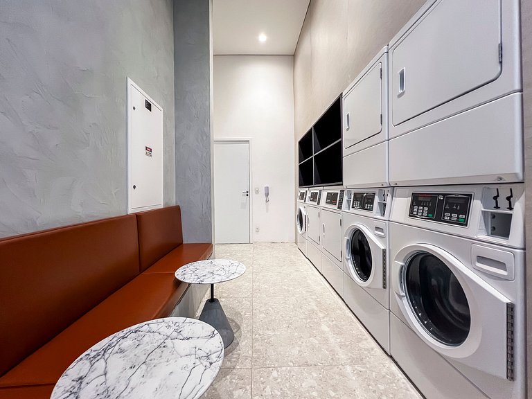 Lindo studio em Pinheiros, a 450m do metrô