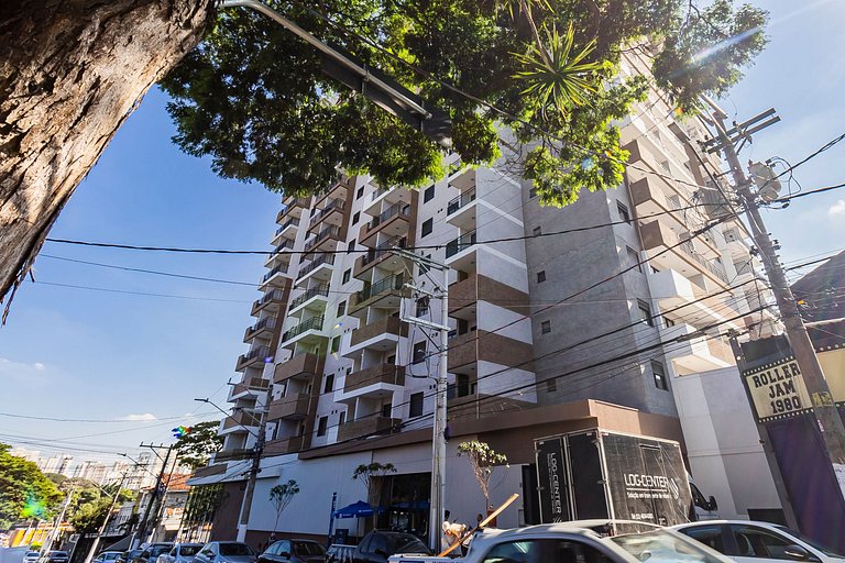 Charmoso apto com varanda no coração de Moema