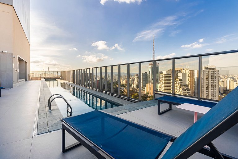 Studio em frente ao Metrô Paraíso