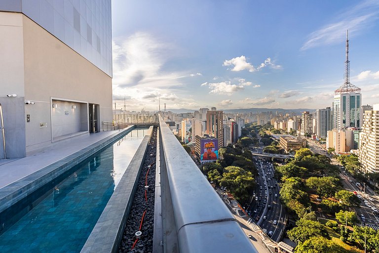 Studio em frente ao Metrô Paraíso
