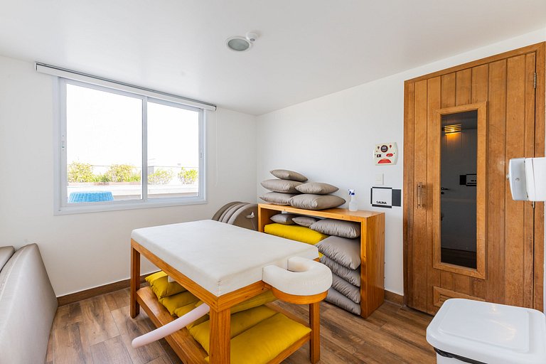 Studio com C/vaga e ampla varanda em Pinheiros