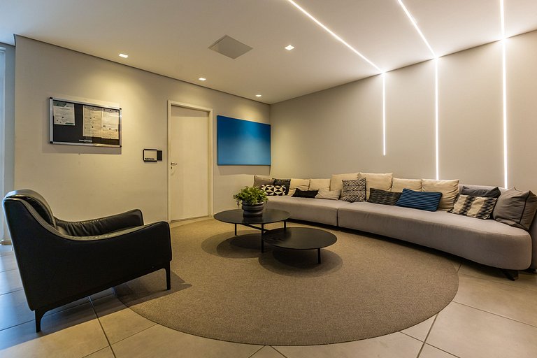 Studio com C/vaga e ampla varanda em Pinheiros