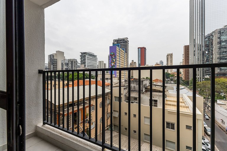 Studio next to Fradique Coutinho subway station