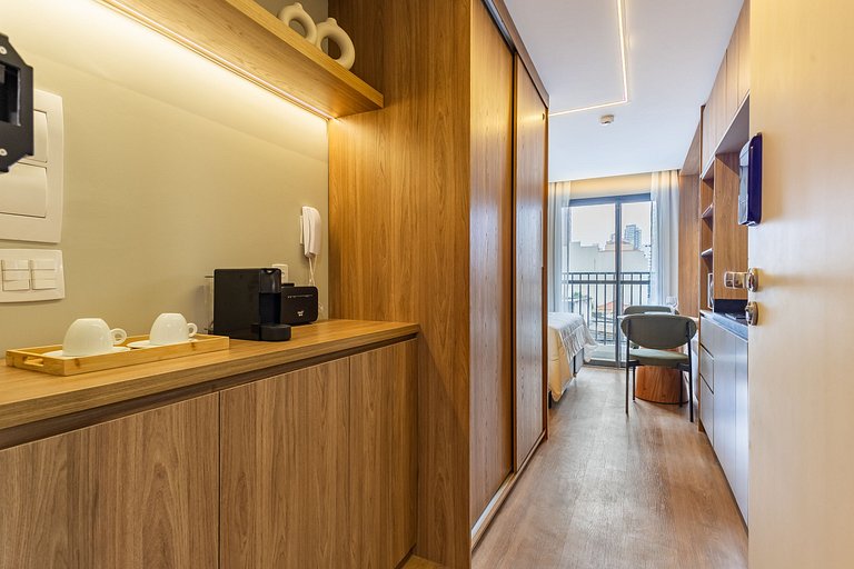 Studio moderno ao lado do metrô Fradique Coutinho