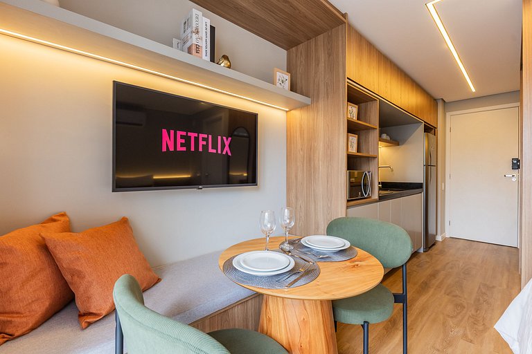 Studio moderno ao lado do metrô Fradique Coutinho