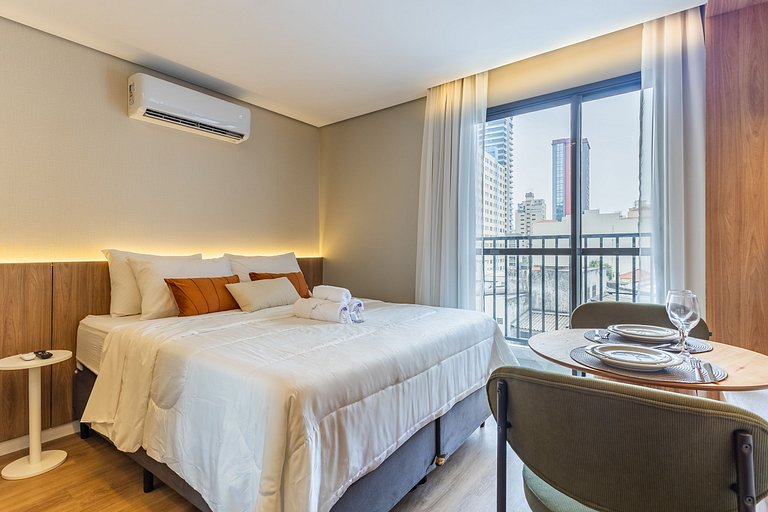 Studio next to Fradique Coutinho subway station