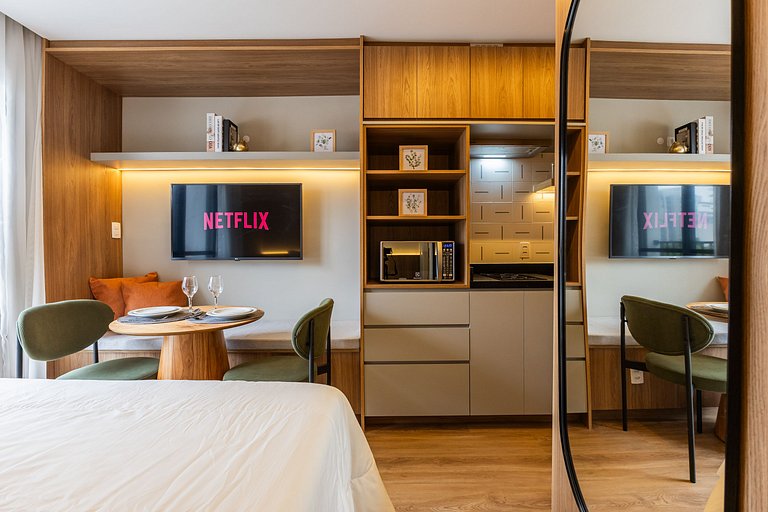 Studio moderno ao lado do metrô Fradique Coutinho