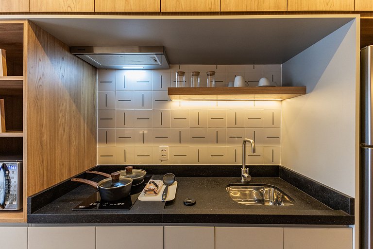 Studio moderno ao lado do metrô Fradique Coutinho