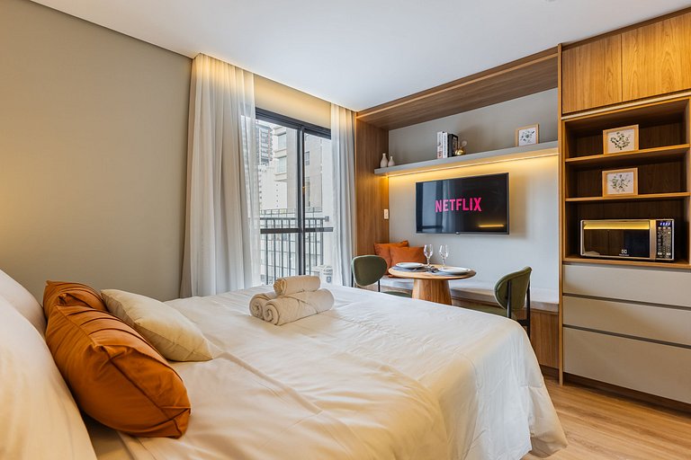 Studio next to Fradique Coutinho subway station