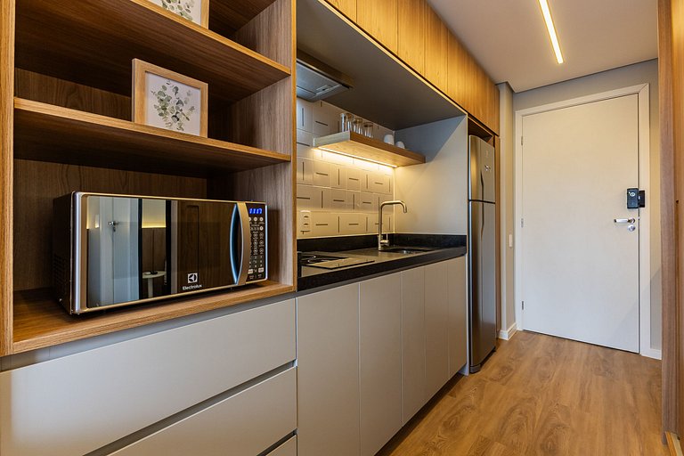 Studio moderno ao lado do metrô Fradique Coutinho