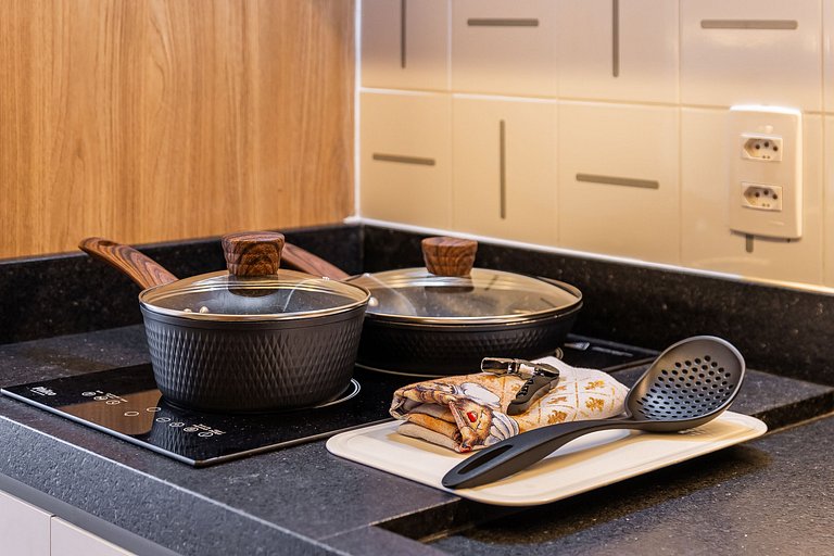 Studio moderno ao lado do metrô Fradique Coutinho