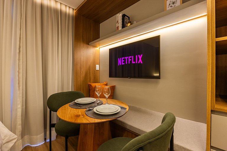 Studio moderno ao lado do metrô Fradique Coutinho