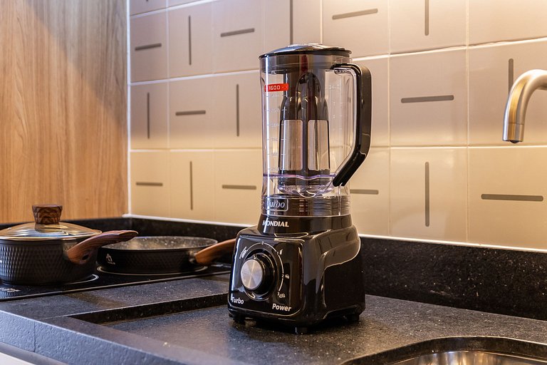 Studio next to Fradique Coutinho subway station