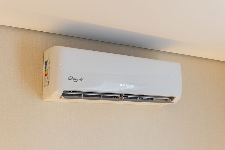 Studio next to Fradique Coutinho subway station