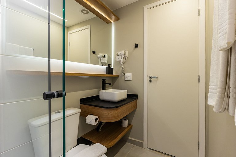 Studio next to Fradique Coutinho subway station