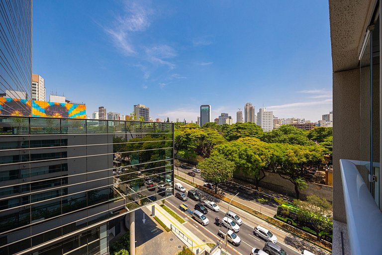 Apto C/2 quartos, vaga, varanda, sauna e piscina.