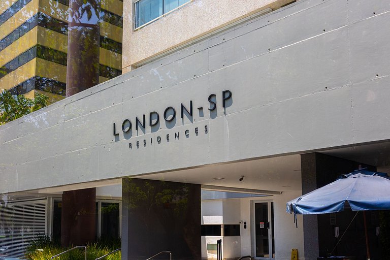 Apto C/2 quartos, vaga, varanda, sauna e piscina.