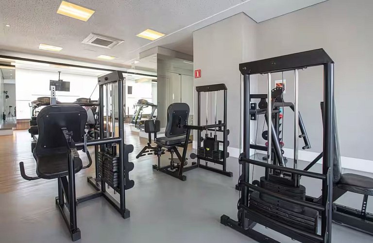 Apto C/2 quartos, vaga, varanda, sauna e piscina.