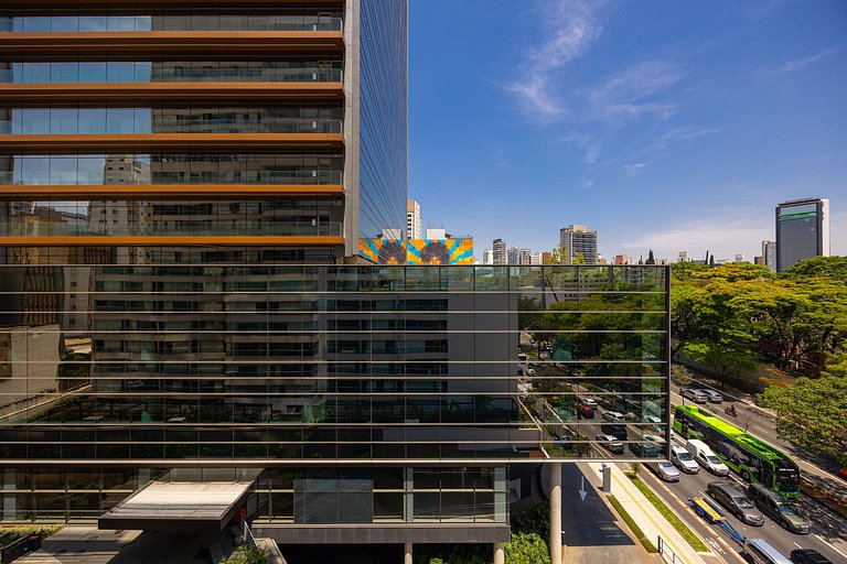 Apto C/2 quartos, vaga, varanda, sauna e piscina.