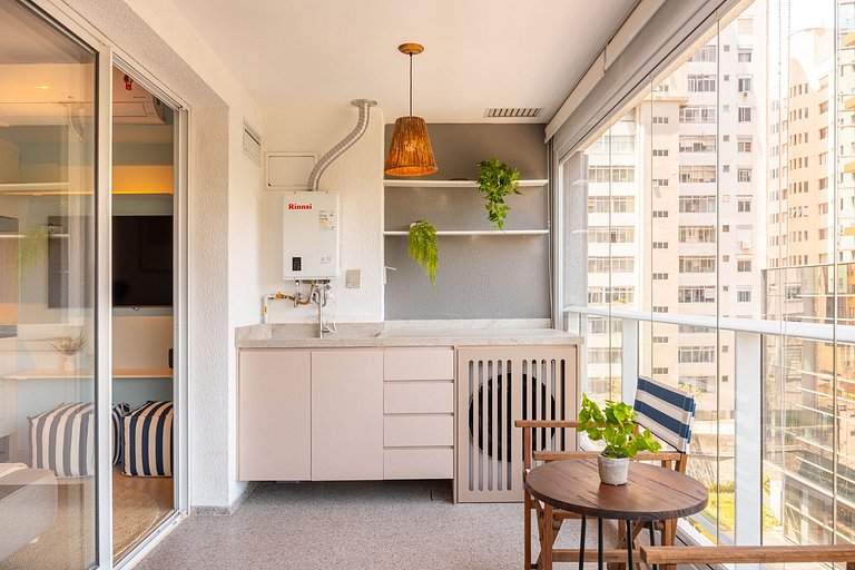 Apto C/2 quartos, vaga, varanda, sauna e piscina.