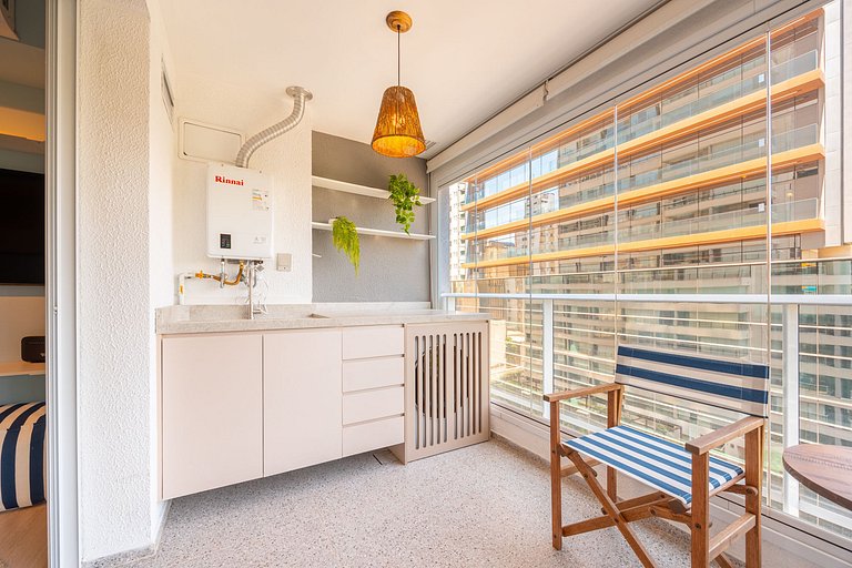 Apto C/2 quartos, vaga, varanda, sauna e piscina.