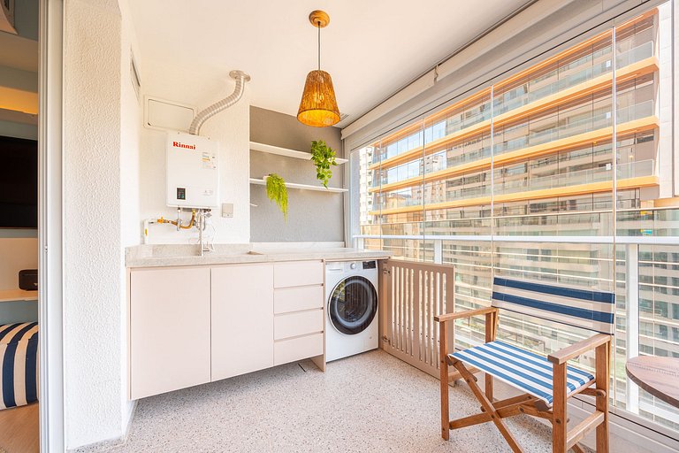 Apto C/2 quartos, vaga, varanda, sauna e piscina.