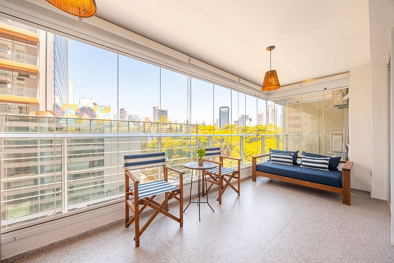 Apto C/2 quartos, vaga, varanda, sauna e piscina.