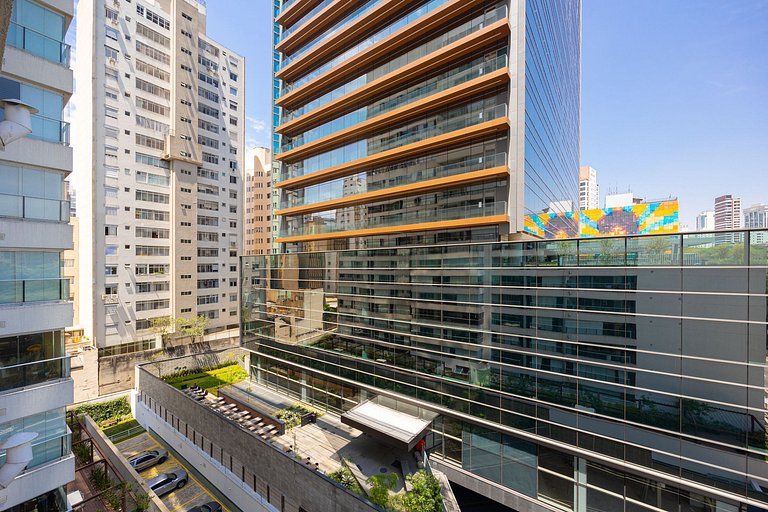 Apto C/2 quartos, vaga, varanda, sauna e piscina.